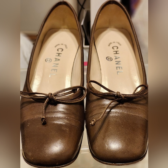 Womens CHANEL low pump in milk chocolate color - Picture 2 of 11